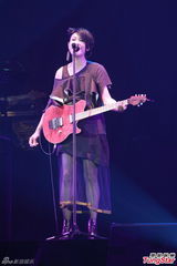 组图：刘若英分享爱情体会 自曝恋爱失败多次