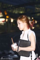 组图：少女时代泰妍Tiffany机场照性感优雅
