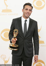组图：鲍比-坎纳瓦尔获得艾美剧情类最佳男配角