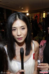 组图：杨采妮加勒比海度蜜月 长辈已想抱孙