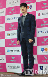 组图：金载沅赵允熙任纪录片电影节宣传大使