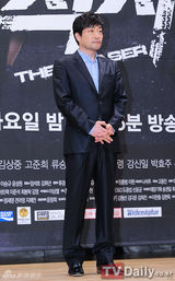 组图：高俊熙孙贤周等亮相韩剧《追踪者》发布会