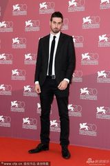 组图：《圣餐》发布会 导演西装革履来撑场