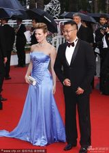 组图：《天注定》姜武携手性感女星亮相红毯