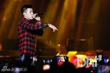 组图：朴宰范等参加HIPHOP音乐节引爆火热现场