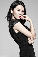 组图：徐洁儿全新时尚大片 凸显独特“冷美人”气质