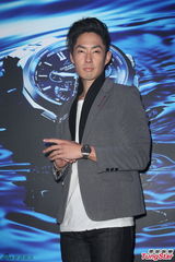 组图：吴建豪大赞新婚太太 秀钻戒分享甜蜜心情