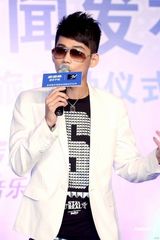 高清组图：张悬苏醒叶蓓为高校演唱会站台造势