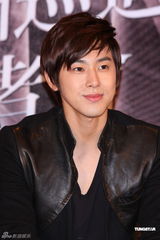 组图：东方神起帅气亮相台湾 昌珉大赞林志玲漂亮