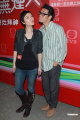 组图：《谁家灶头》杀青 田蕊妮避探班老公吻戏