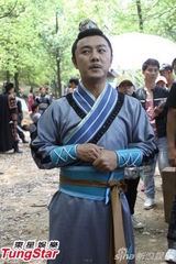 组图：刘晓庆着华丽宫装 张卫健懒理胞弟讨钱事