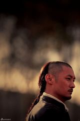 组图：余文乐为《血滴子》披15.4公斤“黄金甲”