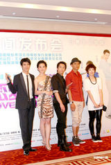 幻灯图：刘亦菲王力宏携手宣传新片 合作亲密无间 