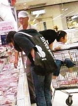 幻灯图：方中信爱女曝光 精灵活泼相貌极似母亲