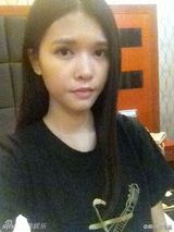 组图：网曝快男左立女友劈腿 与老外热吻