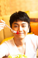 组图：陈晓【演员】阳光生活写真 古装男神变清新暖男