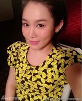 组图：好声音那英组冠军萱萱美艳私照 红唇性感