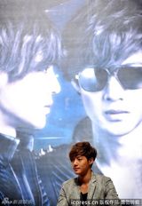 高清图：金贤重成都击掌会女粉丝排长龙