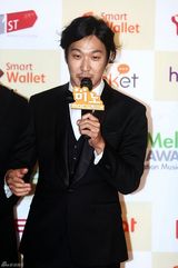 高清组图：韩团2NE1Beast等亮相Melon音乐颁奖礼