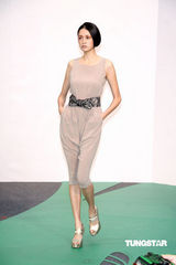 组图：蔡淑臻化身花神 身材曼妙分享走秀感受