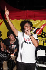 组图：谭咏麟郑欣宜许廷铿参与公益帮助饥饿儿童