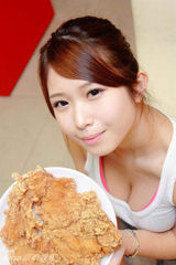 组图：19岁少女鸡排妹郑佳甄大露酥胸性感写真