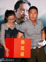 组图：《叶问2》票房破2亿 甄子丹洪金宝谢老婆