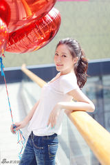 组图：刘梓妍时尚清丽写真 自认很有安全感