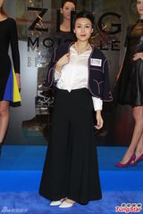 组图：文咏珊红黑装性感 与绯闻男友滴汗合照