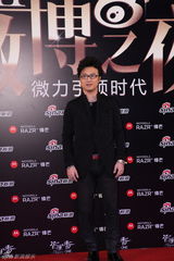 高清组图：2011网络盛典汪峰走红毯谈新年计划