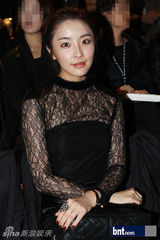 组图：张娜拉郑柔美等出席首尔时装周李向锋展