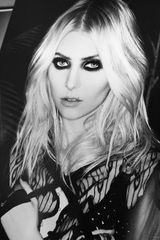 组图：绯闻女孩泰勒华丽写真 烟熏魅惑摇滚范