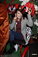 组图：林依晨单身过圣诞 深思熟虑才决定暂息影