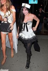 放大镜：好莱坞群星万圣节“捣蛋”指南(组图)