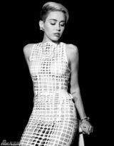 组图：麦莉-塞勒斯全裸镂空大片秀蛮腰翘臀