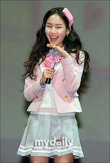 组图：东浩金秀妍等出席新剧《realschool》记者会