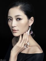 组图：王媛可娇艳大片曝光 性感演绎迷人蝴蝶骨