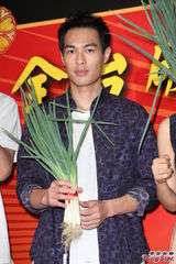 组图：《总铺师》票房看涨 杨佑宁被拱裸泳裸骑