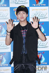 组图：韩团B1A4助阵动画片《Turbo》试映会