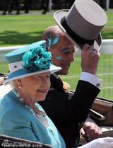 幻灯图:林志玲变英伦淑女 精致兰花帽赛马会竞艳 