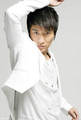 高清：李炳辰纯白色写真尽显帅气优雅气质