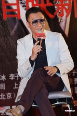 组图：孙红雷携《战国》上海宣传 景甜秀民族风