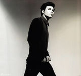 组图：凤小岳登杂志封面展迷人魅力