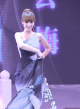 组图：《画壁》全球首映 柳岩歌舞全能大秀才艺