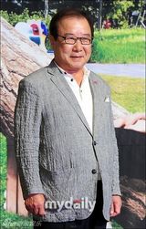 组图：李泰兰宣传新剧 李允智镂空装露内衣