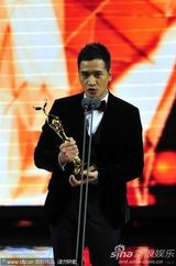 组图：何晟铭宋佳获金鹰观众喜爱演员奖