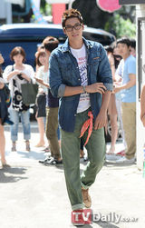 组图：成宥利郑糠云等出席时尚活动