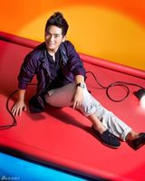 组图：张晓龙新剧挑战毒舌男 台杂志封面玩嬉皮