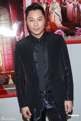 组图：谭耀文内地忙拍剧 恭喜叶德娴再封后