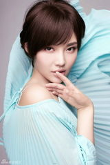 组图：徐冬冬化身丛林仙子 拖地长裙尽显优雅